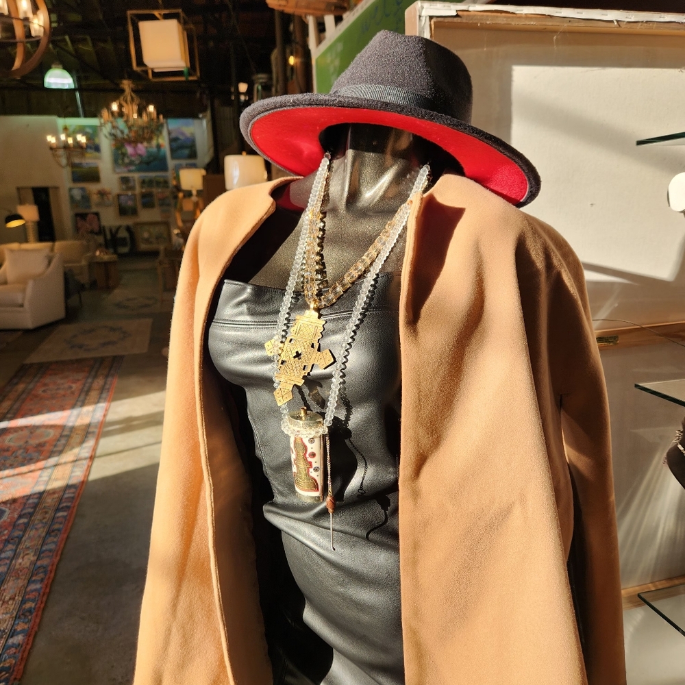 🤎Classic Camel Colored Cape with Pockets😍 Limited quantities available🤎 - Picture 7 of 16
